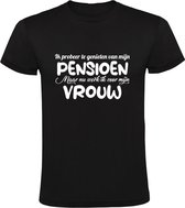 Ik probeer te genieten van mijn pensioen maar nu werk ik voor mijn vrouw Heren T-shirt |  gepensioneerd | Senioren | Retired | De Oude van Dagen | Zwart