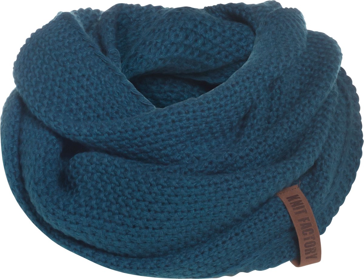 Knit Factory Coco Gebreide Colsjaal - Ronde Sjaal - Nekwarmer - Wollen Sjaal - Donkerblauwe Colsjaal - Dames sjaal - Heren sjaal - Unisex - Petrol - One Size