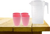 Set van 1x waterkan met deksel 1L met 4x drinkbekers kunststof roze