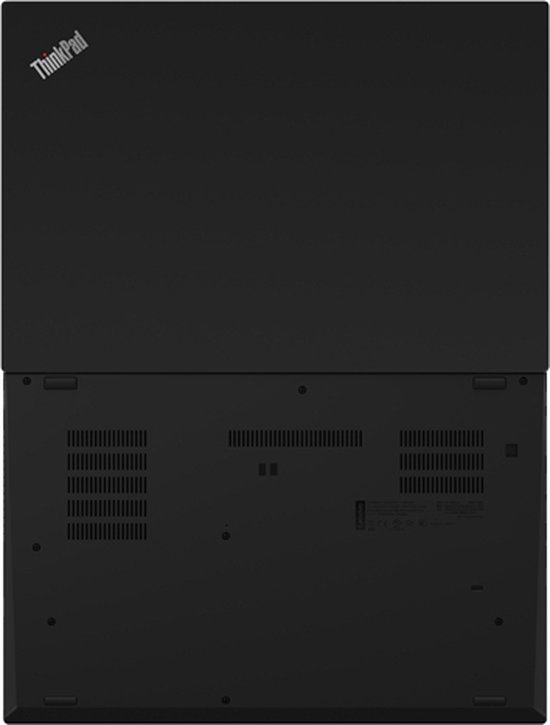 Onderkant van een gesloten zwarte Lenovo ThinkPad T590 laptop.