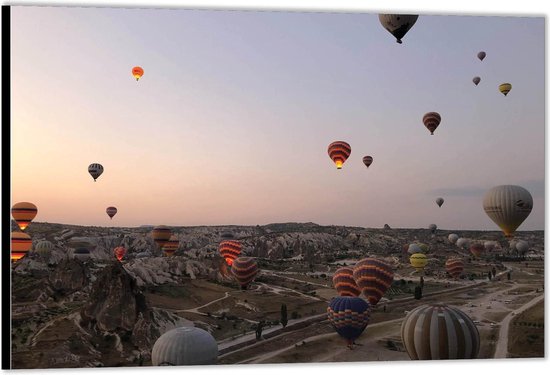 Dibond –Luchtballonnen boven de Bergen– 40x30 Foto op Aluminium (Wanddecoratie van metaal)