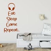 Muursticker Eat Sleep Game Repeat Headset -  Bruin -  41 x 80 cm  -  engelse teksten  baby en kinderkamer  alle - Muursticker4Sale