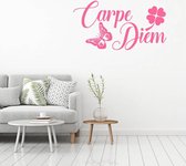 Muursticker Carpe Diem Met Vlinder En Klavertje Vier - Roze - 120 x 60 cm - woonkamer slaapkamer engelse teksten