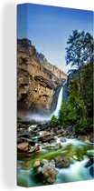 Canvas Schilderij Een waterval en groene rivier in het Nationaal park Yosemite - 40x80 cm - Wanddecoratie