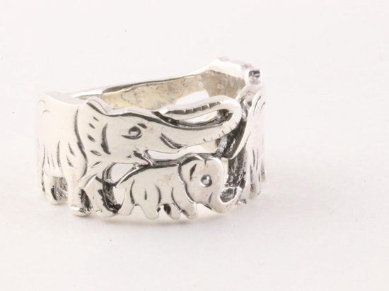 Zilveren ring met olifanten - maat 17.5