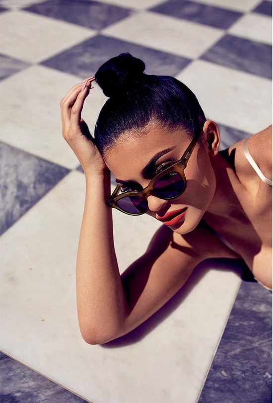 Quay Star Struck Sunglasses in Olive/Smoke Quay Australia QUAYXKYLIE Star Struck Olive Smoke | Haar Sieraad main image 4