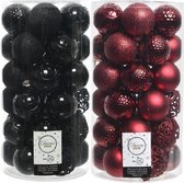 74x stuks kunststof kerstballen mix zwart en donkerrood 6 cm - Onbreekbare kerstballen - Kerstversiering