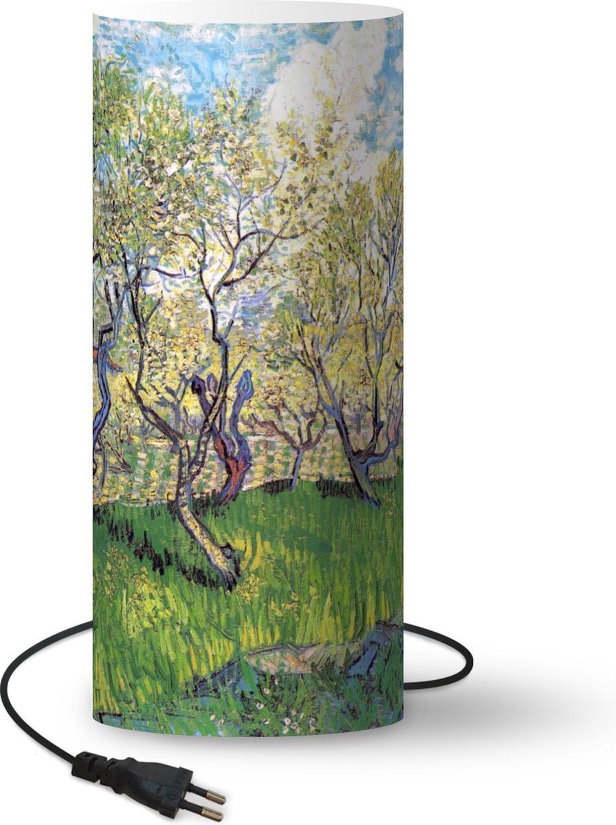 Lamp - Nachtlampje - Tafellamp slaapkamer - Boomgaard met bloeiende pruimenbomen - Vincent van Gogh - 70 cm hoog - Ø29.6 cm - Inclusief LED lamp