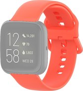 Fitbit versa bandje van By Qubix - Fitbit Versa 1 / 2 & Lite siliconen sportbandje met gespsluiting - Koraaloranje - Maat: Small