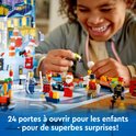 Gedetailleerde close-up van LEGO-figuren, waaronder de Kerstman, een politieagent en een brandweerman, op een speelmat.