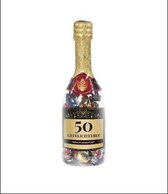 Snoep - Champagnefles - 50 jaar - Gevuld met een verpakte toffeemix - In cadeauverpakking met gekleurd lint