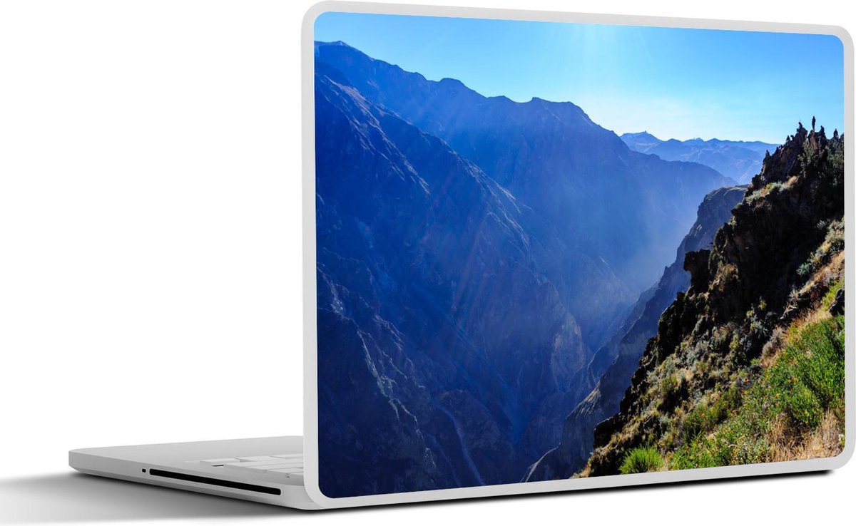 Afbeelding van product SleevesAndCases  Laptop sticker - 11.6 inch - Mist die uit de diepte van de Colca Canyon komt in Peru