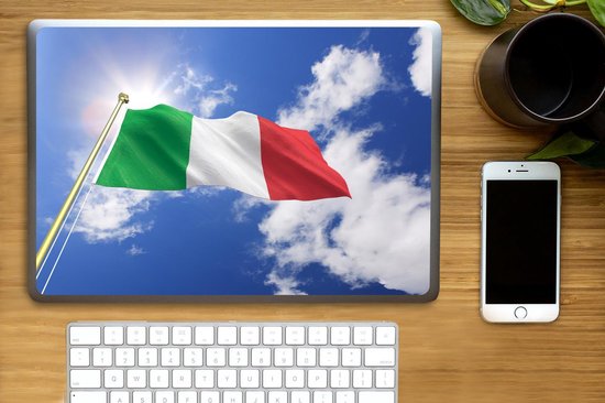 Sticker pour ordinateur portable - 15,6 pouces - Le drapeau de l'Italie flotte dans le ciel