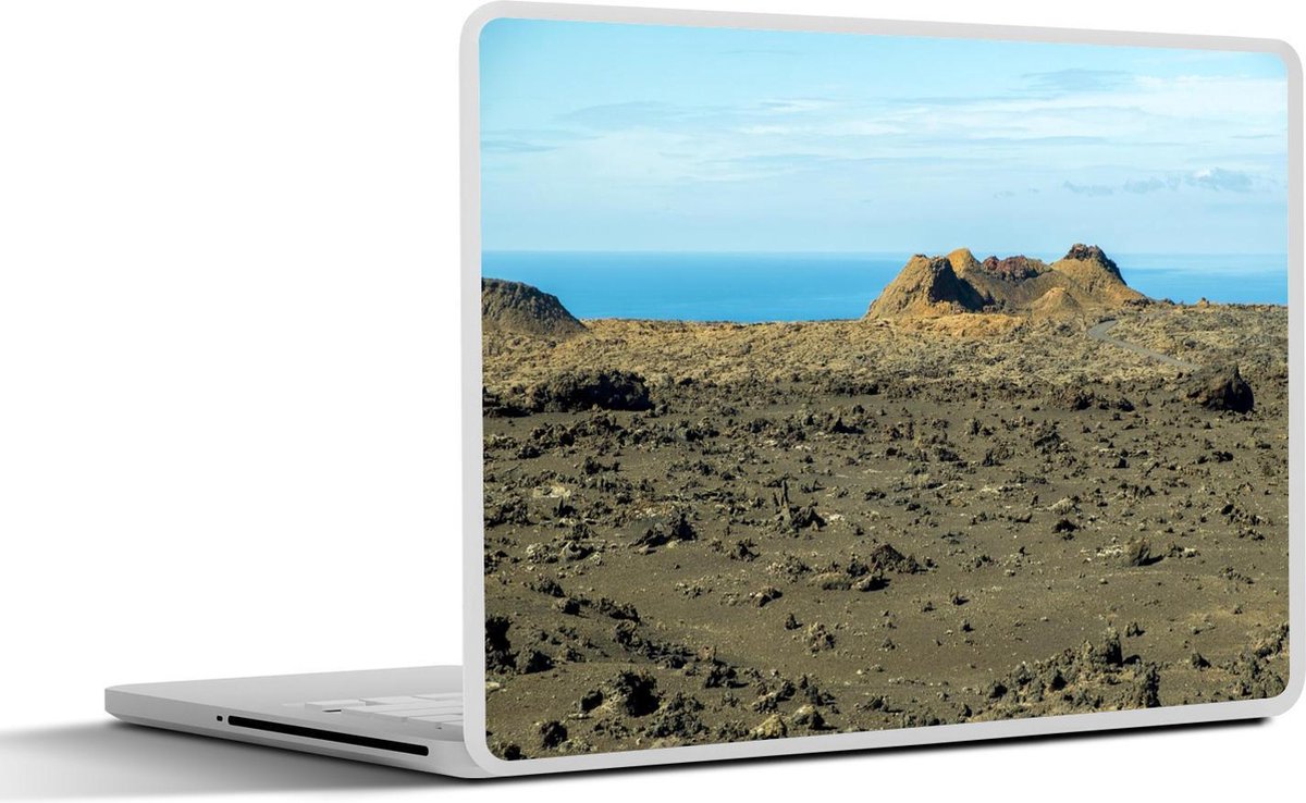 Afbeelding van product SleevesAndCases  Laptop sticker - 17.3 inch - Het vulkaanlandschap op Lanzarote