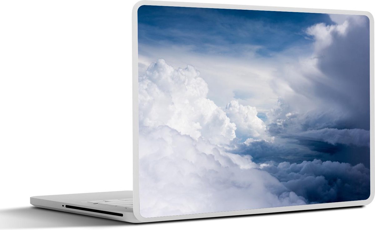 Afbeelding van product SleevesAndCases  Laptop sticker - 14 inch - Grote witte wolken bij een donkerblauwe hemel