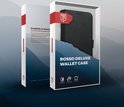 Verpakking van de 'Rosso Deluxe Wallet Case'. Zwarte hoes in doorzichtige verpakking met productinformatie.