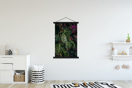Affiche textielposter fond Monstera (trou plante) lattes noires 120x180 cm - Tirage photo sur plaque scolaire (décoration murale salon / chambre) XXL / Groot format!