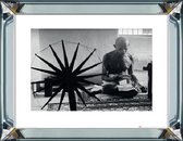 90 x 70 cm - Spiegellijst met prent - Mahatma Gandhi - prent achter glas
