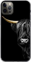 Geschikt voor iPhone 12 Pro Max hoesje - Schotse hooglander - Koeien - Goud - Siliconen Telefoonhoesje