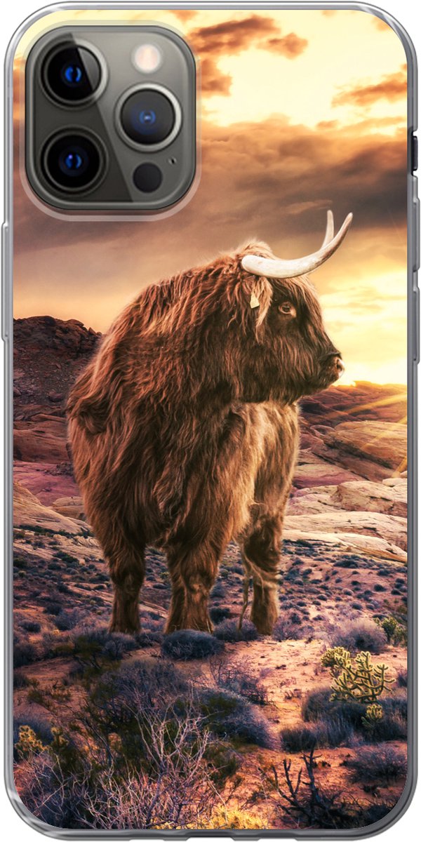 Telefoonhoesje Geschikt voor iPhone 13 Pro hoesje - Schotse hooglander - Horizon - Landschap - Siliconen Telefoonhoesje Telefoonhoesje