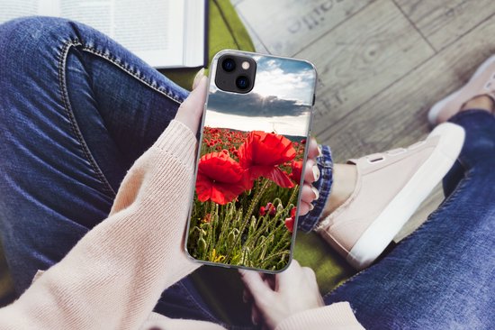Coque pour iPhone 13 mini - Coquelicots contre un ciel d'orage dramatique - Coque en Siliconen pour téléphone