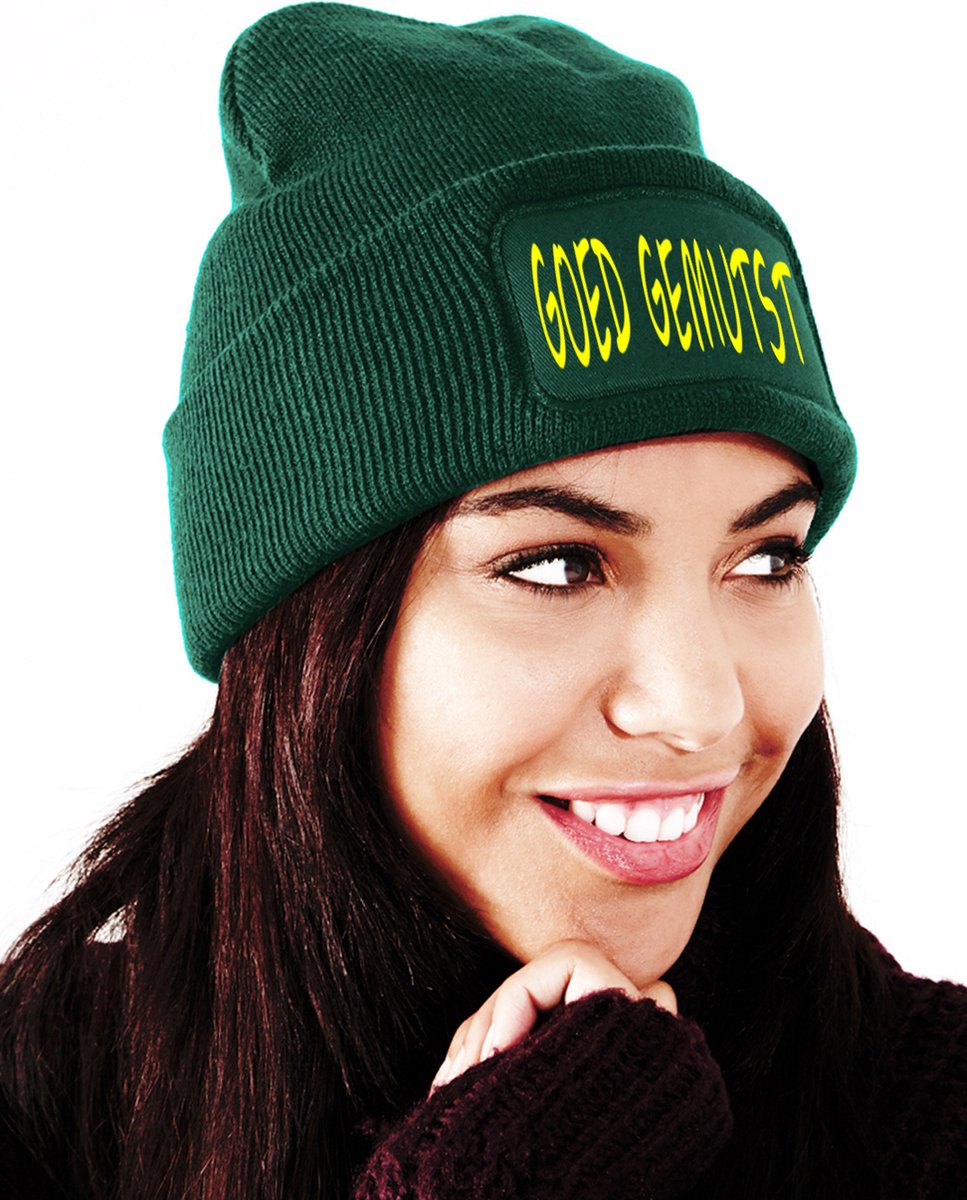 GOED GEMUTST muts - Groen + gele tekst - Beanie - One Size - Uniseks - Grappige teksten | Designs - Original Kwoots - Wintersport - Aprés ski muts - Cadeau - Voor zowel mannen als vrouwen