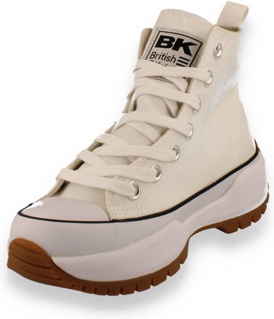 Natuurwitte hoge canvas sneaker met veters en dikke bruine profielzool.