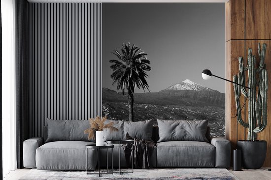 Papier peint photo Tenerife - La Orotava avec vue sur le volcan El Tei à Tenerife - Zwart- Wit largeur 195 cm x hauteur 240 cm - Impression photo sur papier peint vinyle (disponible en 7 formats) - chambre/séjour/bureau