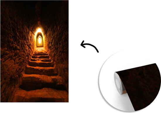 Behang - Fotobehang Tunnel die diep in de Azteekse Grote Piramide van Cholula in Mexico gaat - Breedte 155 cm x hoogte 240 cm