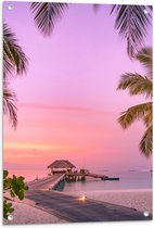 Tuinposter – Maledieven Resort op het Water met Pastelkleurige Lucht - 60x90 cm Foto op Tuinposter (wanddecoratie voor buiten en binnen)