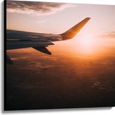 WallClassics - Canvas - Vliegtuigvleugel met Zonsondergang - 100x100 cm Foto op Canvas Schilderij (Wanddecoratie op Canvas)
