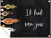 Muurdecoratie buiten Ik kook van jou - Partner - Quotes - Spreuken - Kruiden - 160x120 cm - Tuindoek - Buitenposter