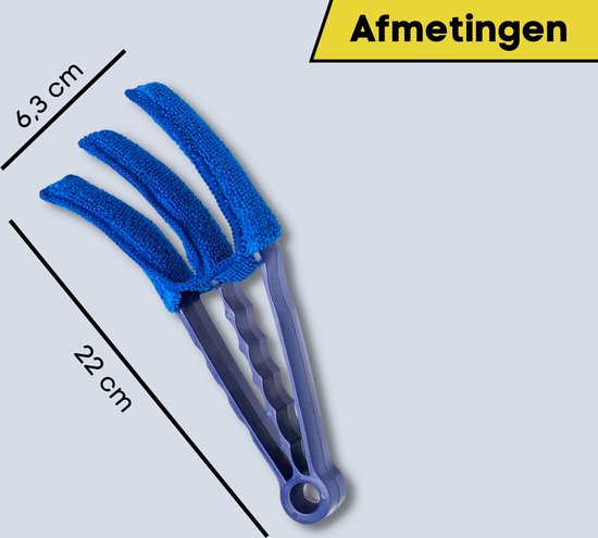 Blauwe plumeau met handvat, afmetingen 22x6,3 cm.