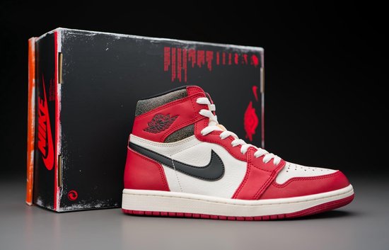 Air Jordan 1 Retro High OG Chicago Lost and Found DZ5485-612 Taille 36  Couleur comme... | bol