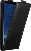 Cadorabo Hoesje geschikt voor Samsung Galaxy S8 in ZWARTE NACHT - Beschermhoes in flip design Case Cover met magnetische sluiting