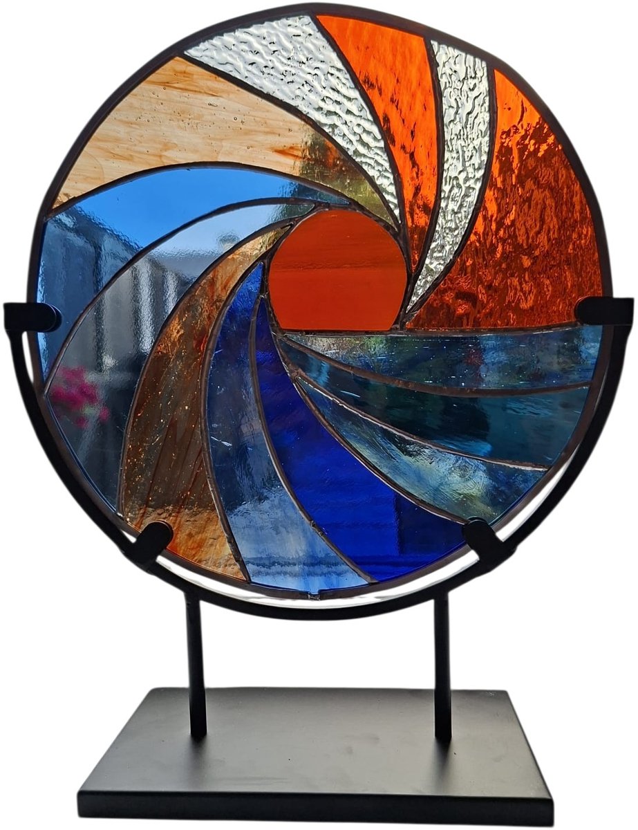 Raamdecoratie Tiffany glas- dynamische zonsondergang - glas en metaal 12x26x31 cm - oranje blauw handgemaakt uniek exemplaar