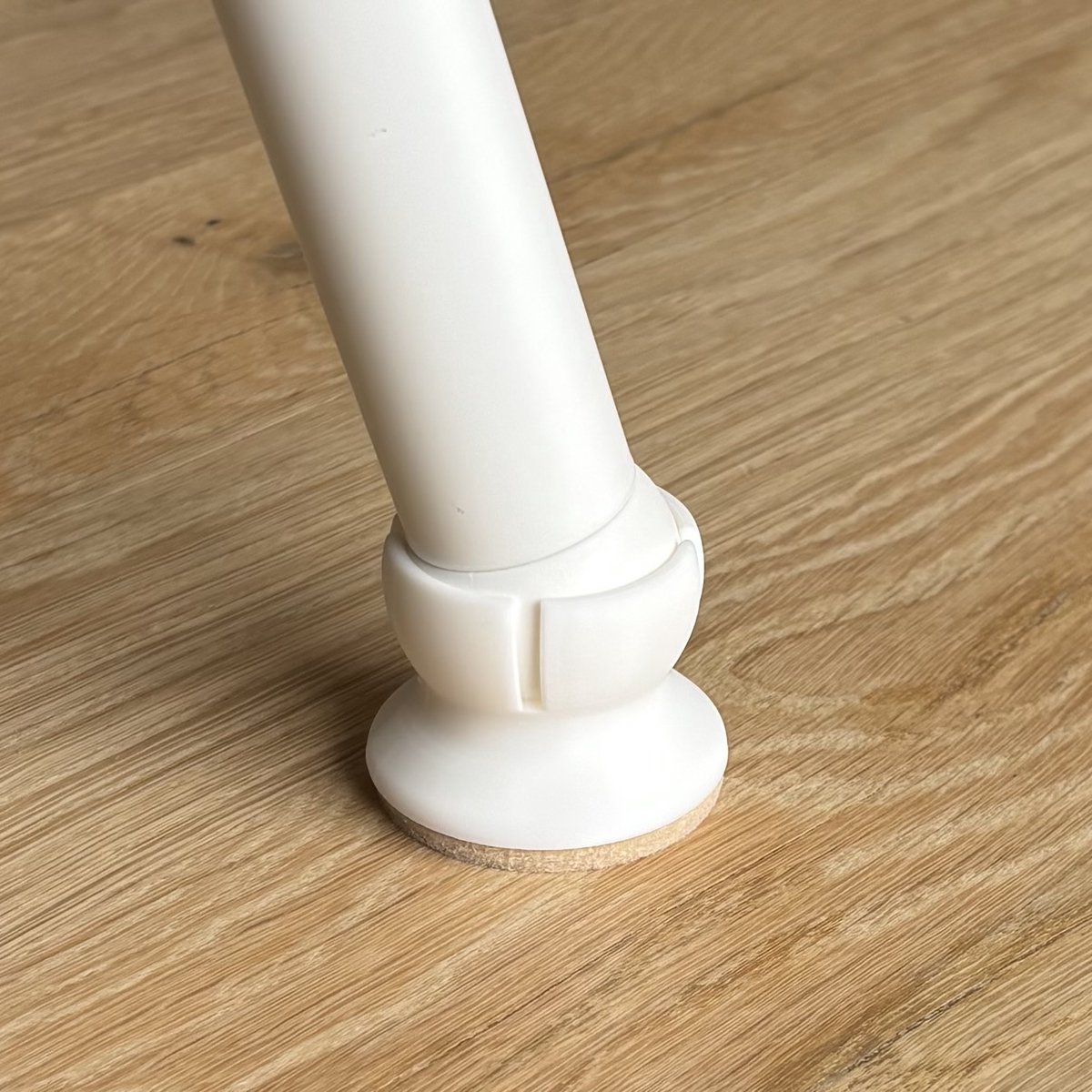 Kinderstoelpoot Vloer Beschermers met Vilt - 4 stuks Stoelpoot Doppen Wit - Anti Kras - Geschikt voor IKEA ANTILOP Kinderstoel - Poot Beschermers Vilt - Wit – foto 6