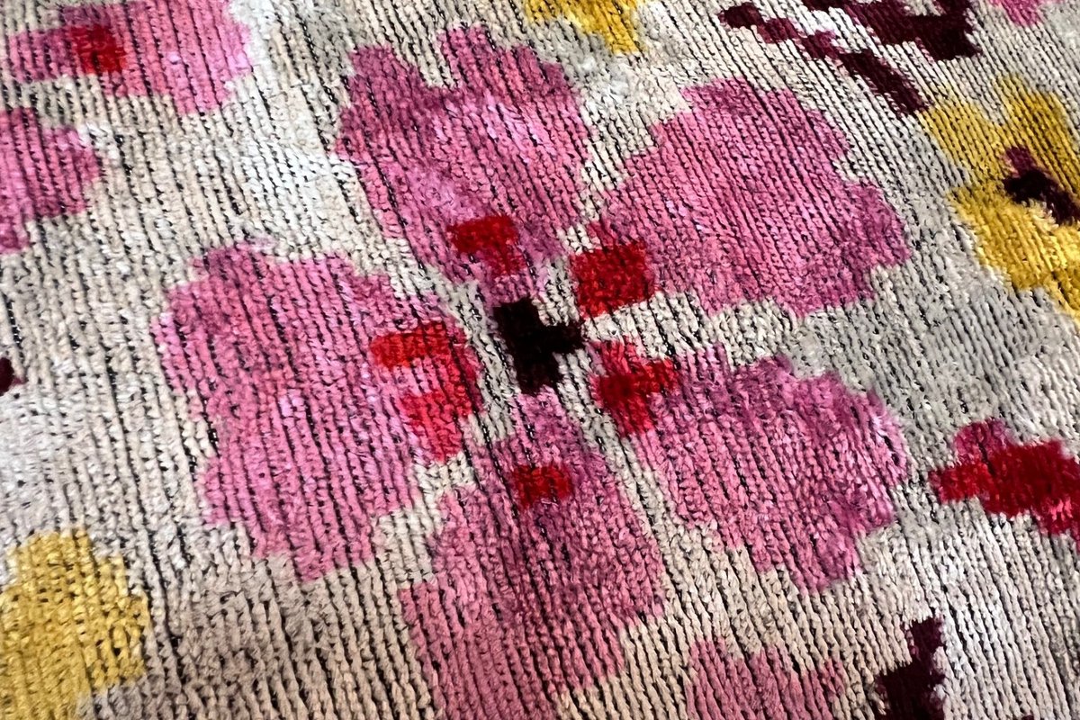 Ikat velvet kussen geel 60cm x 40cm. Velours fluweel zacht sierkussen inclusief vulling.
