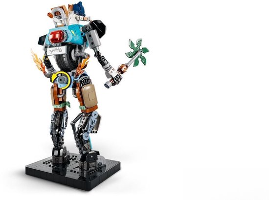 Robot à tête de chat, armure bleu clair et détails enflammés, tenant une épée à hélice verte.