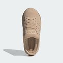 Beige suède adidas Campus 00s slip-on met dikke veters, ovaal logo op de tong en gevoerde binnenkant.
