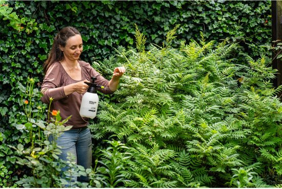 STR Stalco Garden - Handmatige Drukspuit - 1,5l - HDPE - Regelbare Sproeikop — afbeelding 4