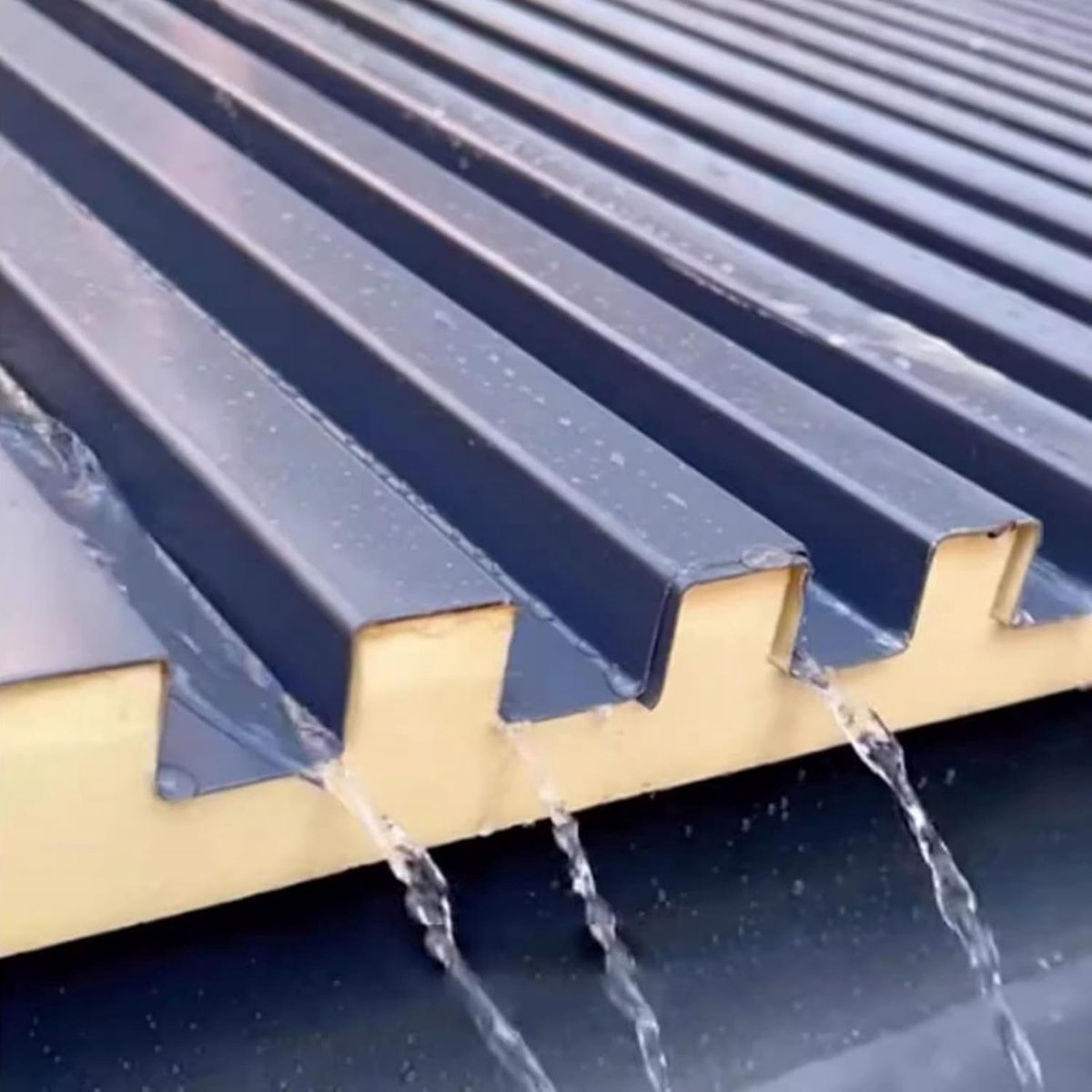Dakplaten Waterdicht - Aluminium Wandbekleding - Bescherming Tuinhuis - Geïsoleerde Polycarbonaatvulling - 2 meter - Grijs