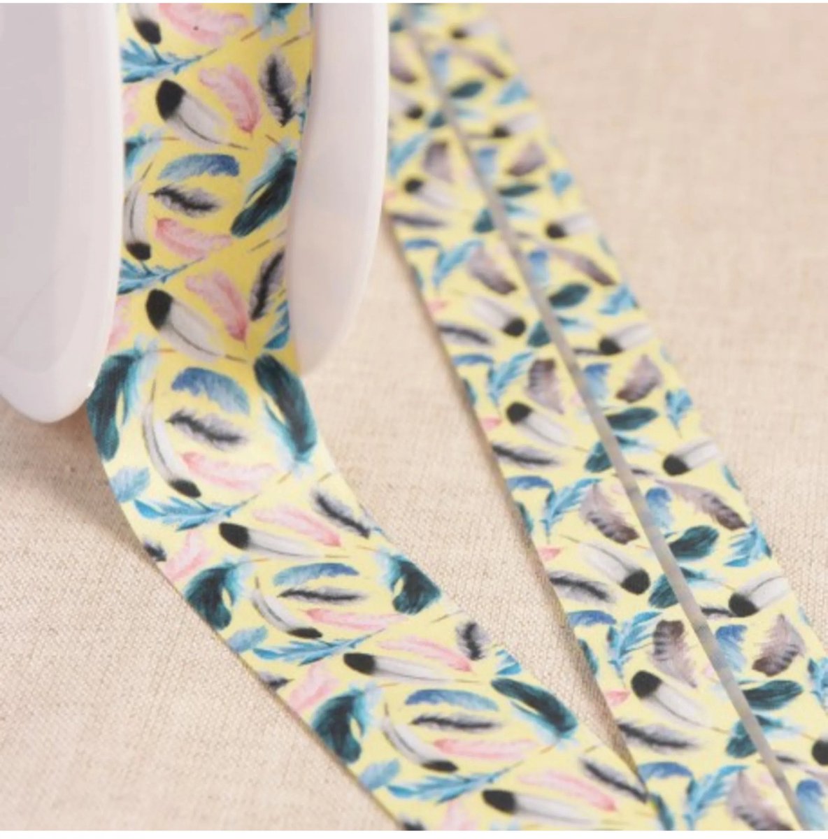 Stephanoise Biasband met veren 27mm riet geel