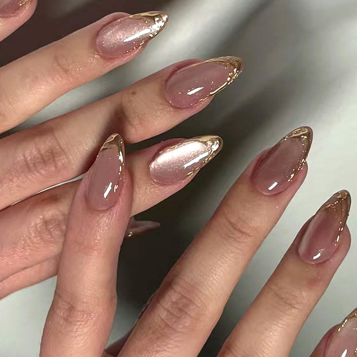 24 stuks nagels om op te plakken, amandel, roze, kattenogen, glitter, press-on nagels, natuurlijke vingernagels om op te plakken, met 3D-gouden design, volledige dekking, kunstnagels voor