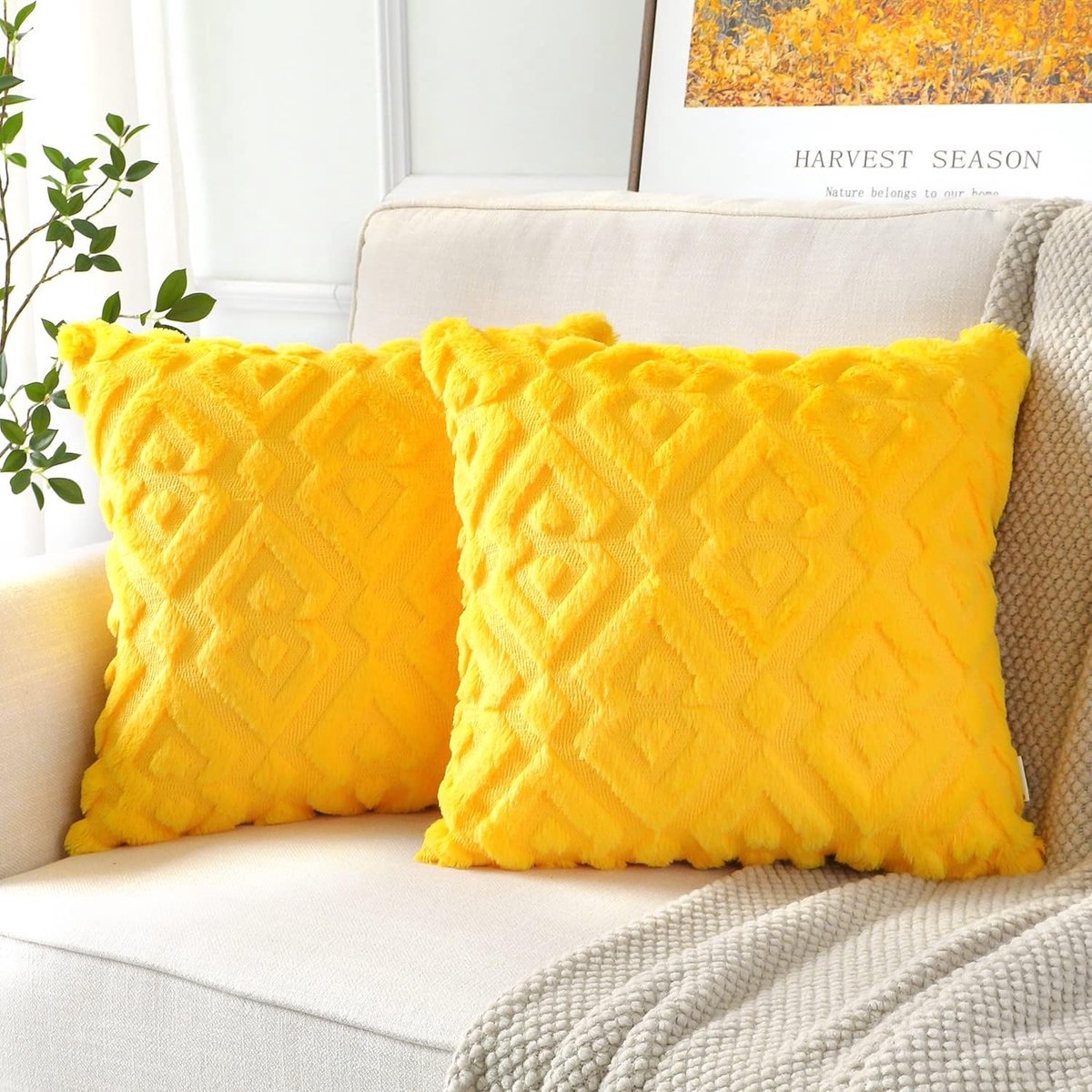 Set van 2 Decoratieve Kussenhoezen van Wol, Luxe Zachte Pluche Kussens voor Sofa en Slaapkamer, Geometrisch Ontwerp in Goudgeel 40 x 40 cm