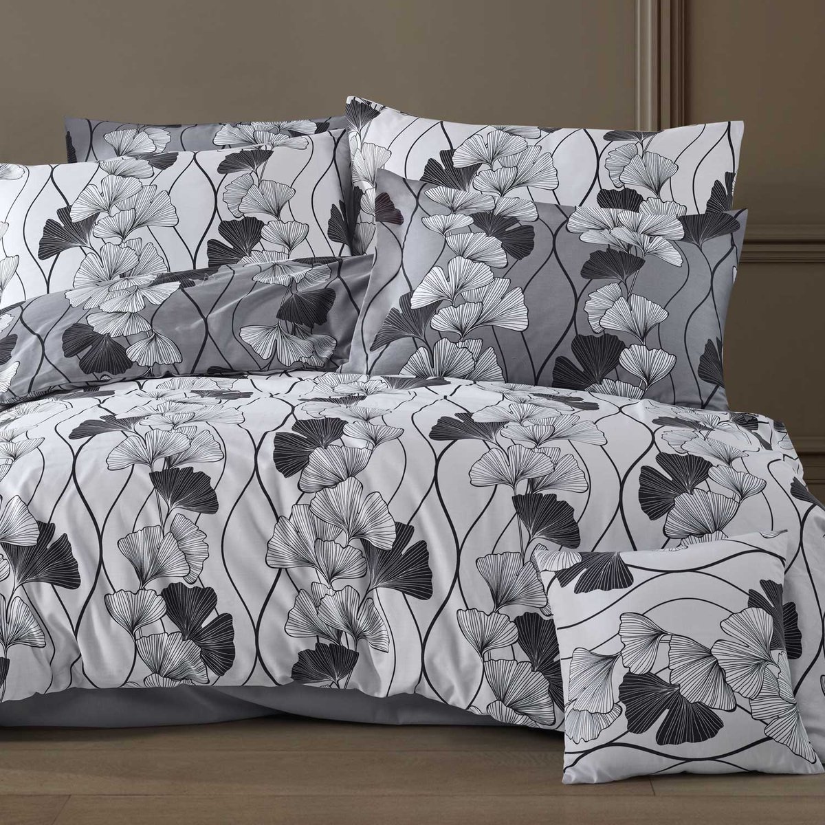 Darymex Exclusive Dekbedovertrek 200x220 cm - Wit / Zwart - Ginkgo Biloba Bladeren - 100% Mako-Satijn Katoen - Lits-Jumeaux - Met Ritssluiting - OEKO-TEX® - Met 2 Kussenslopen 70x80 cm