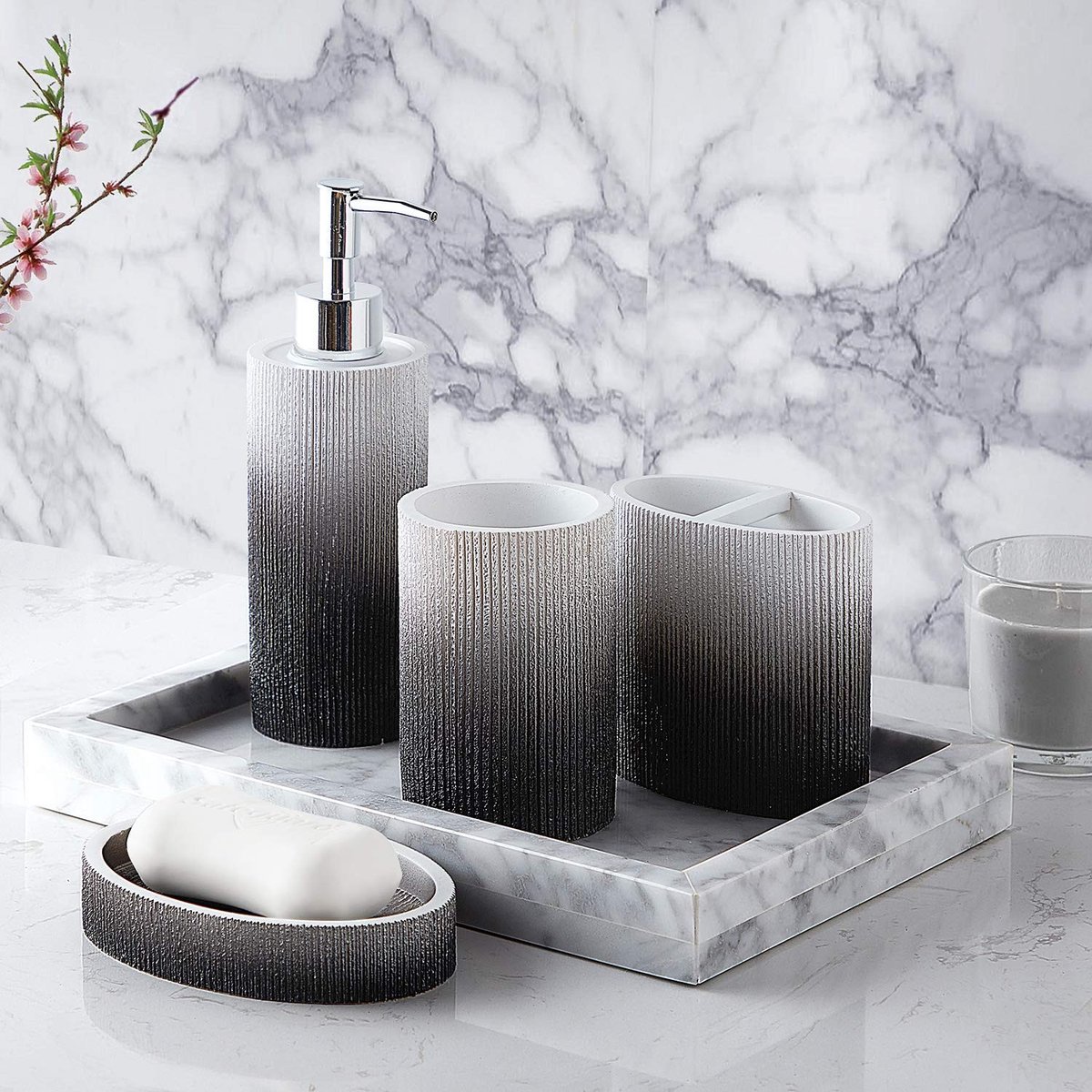 Omgoods - 4-delig Badkamer Accessoireset met Luxe Ontwerp