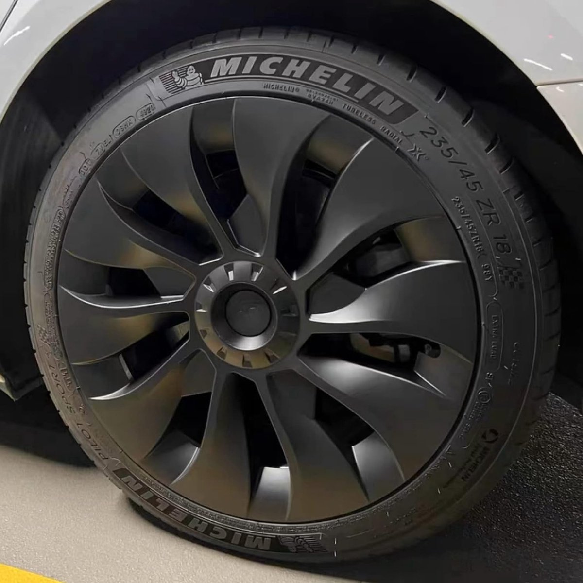 Wielcovers Tesla Model 3 18 inch - Uberturbine Stijl - Matte Zwart Design - Verhoogt de uitstraling - SnelShoppen