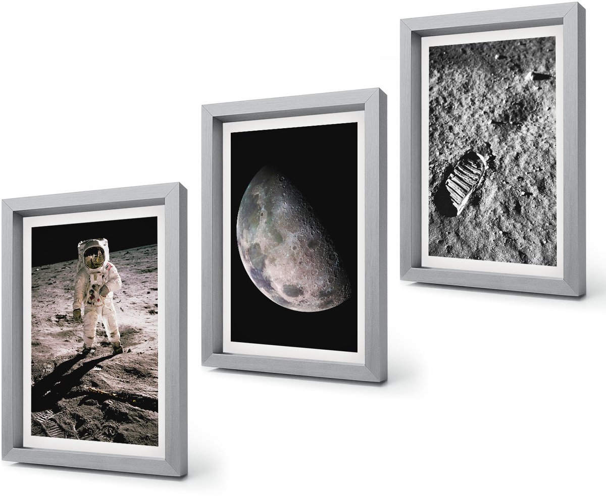 Coloray 4-Delige Schilderij Set - Foto's van astronautenvoetafdrukken op de maan - 20 x 30 cm - Stijlvolle Muurdecoratie - Slaapkamer Zilveren lijst