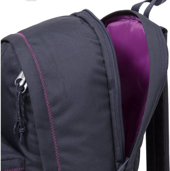 Photo détaillée d'un sac à dos Eastpak gris foncé avec surpiqûres et doublure violettes.